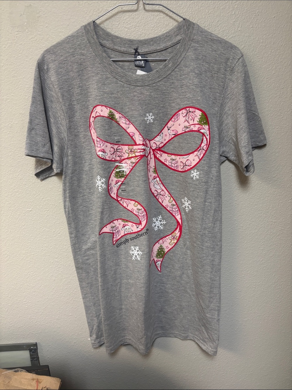Simply Southern Holiday Bow Graphic Tee - Picture 2 of 4